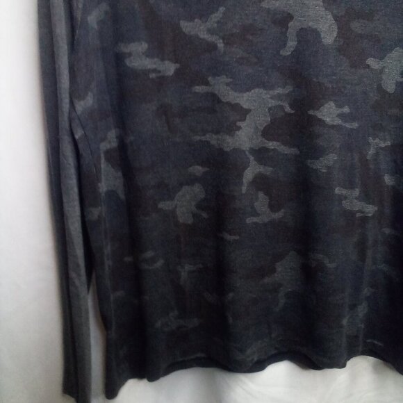 Express Shirt M Women Long Sleeve Stretch Thermal Camo Gray Black - Picture 10 of 15